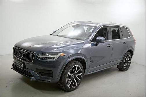 2022 Volvo XC90 T6 Momentum