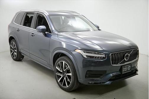 2022 Volvo XC90 T6 Momentum