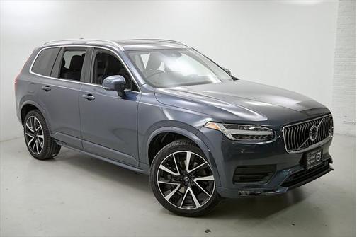 2022 Volvo XC90 T6 Momentum