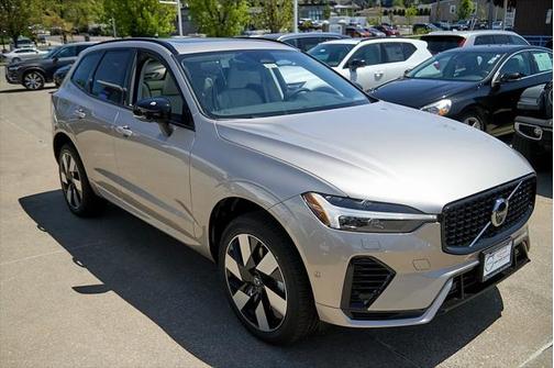 2025 Volvo XC60 Plug-In Hybrid T8 Plus