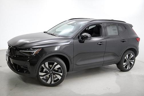 2026 Volvo XC40 B5 Ultra