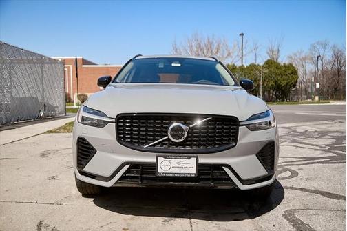 2025 Volvo XC60 Plug-In Hybrid T8 Plus