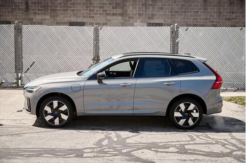 2025 Volvo XC60 Plug-In Hybrid T8 Plus