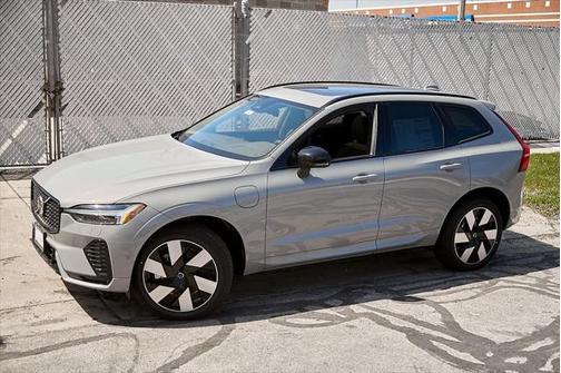 2025 Volvo XC60 Plug-In Hybrid T8 Plus