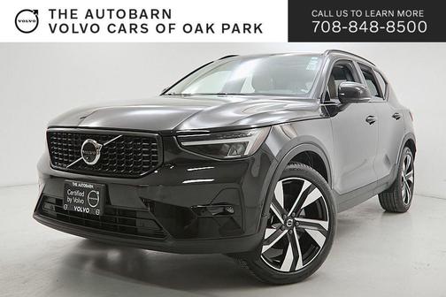 2023 Volvo XC40 B5 Ultimate Dark Theme