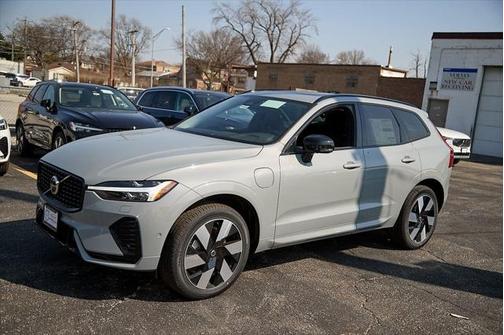 2025 Volvo XC60 Plug-In Hybrid T8 Plus