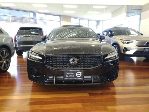 2023 Volvo S60 Recharge Plug-In Hybrid T8 Ultimate Black Edition