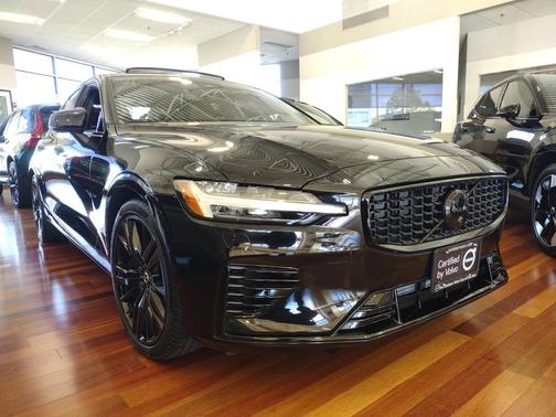 2023 Volvo S60 Recharge Plug-In Hybrid T8 Ultimate Black Edition