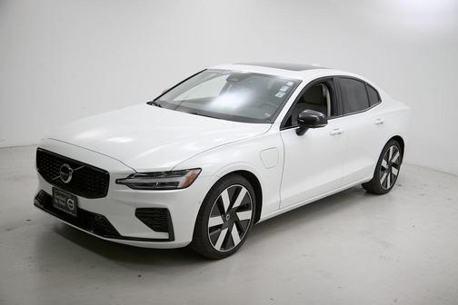 2024 Volvo S60 Recharge Plug-In Hybrid T8 Plus Dark Theme