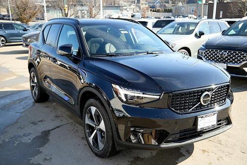 2026 Volvo XC40 Plus, B5 AWD Gas (mild hybrid), Dark
