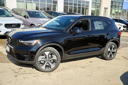 2026 Volvo XC40 Plus, B5 AWD Gas (mild hybrid), Dark