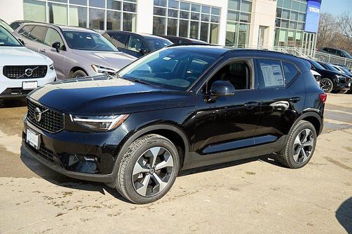 2026 Volvo XC40 Plus, B5 AWD Gas (mild hybrid), Dark