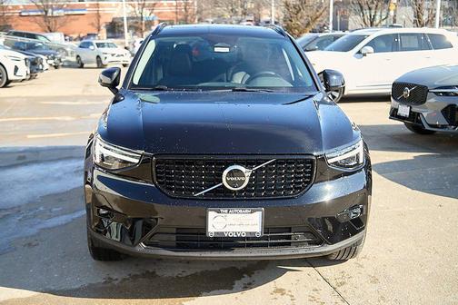 2026 Volvo XC40 Plus, B5 AWD Gas (mild hybrid), Dark