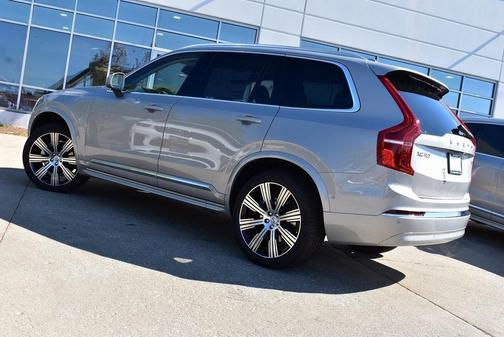 2025 Volvo XC90 Ultra Bright Theme