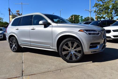 2025 Volvo XC90 Ultra Bright Theme