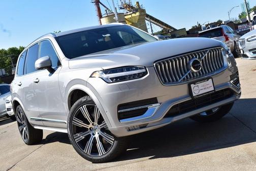 2025 Volvo XC90 Ultra Bright Theme
