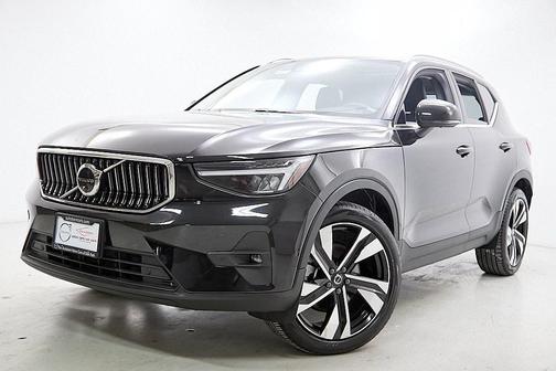 2023 Volvo XC40 B5 Plus Bright Theme
