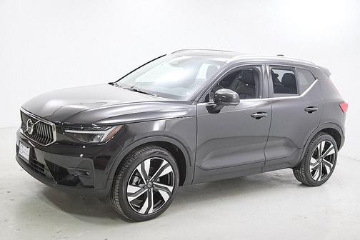 2023 Volvo XC40 B5 Plus Bright Theme
