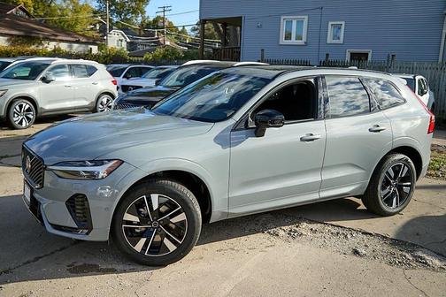 2026 Volvo XC60 B5 Plus