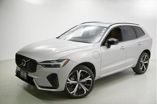 2024 Volvo XC60 Recharge Plug-In Hybrid T8 Ultimate Dark Theme