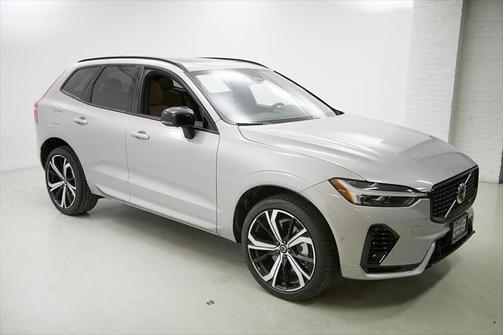 2024 Volvo XC60 Recharge Plug-In Hybrid T8 Ultimate Dark Theme