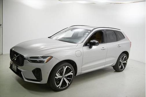 2024 Volvo XC60 Recharge Plug-In Hybrid T8 Ultimate Dark Theme
