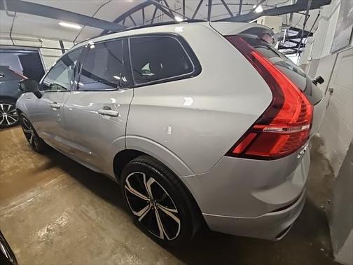 2024 Volvo XC60 Recharge Plug-In Hybrid T8 Ultimate Dark Theme