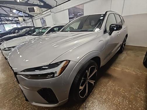 2024 Volvo XC60 Recharge Plug-In Hybrid T8 Ultimate Dark Theme