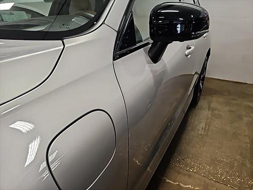 2024 Volvo XC60 Recharge Plug-In Hybrid T8 Ultimate Dark Theme