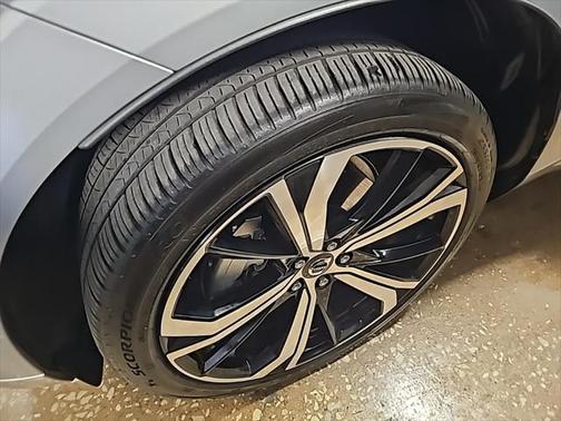 2024 Volvo XC60 Recharge Plug-In Hybrid T8 Ultimate Dark Theme
