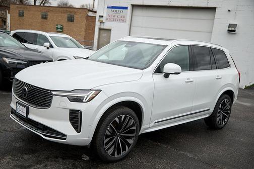 2025 Volvo XC90 B6 Plus 7-Seater