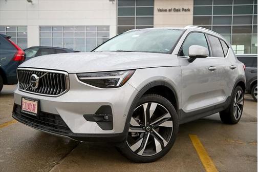 2025 Volvo XC40 Plus Bright Theme