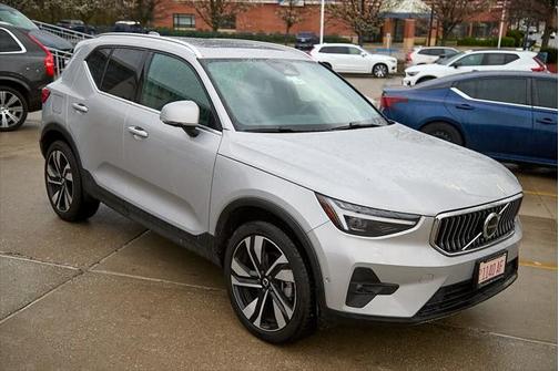 2025 Volvo XC40 Plus Bright Theme