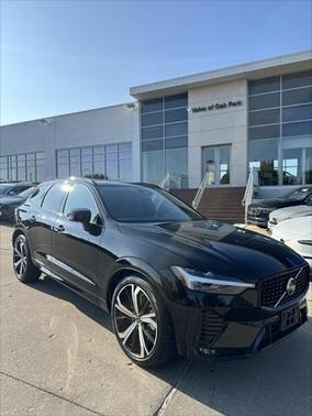 2022 Volvo XC60 B6 R-Design