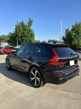 2022 Volvo XC60 B6 R-Design