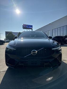 2022 Volvo XC60 B6 R-Design
