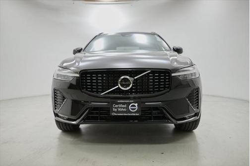 2022 Volvo XC60 B6 R-Design