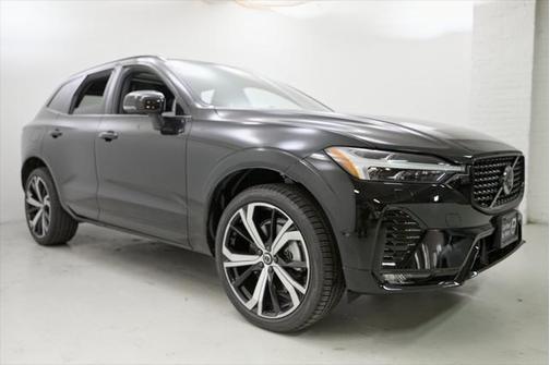 2022 Volvo XC60 B6 R-Design