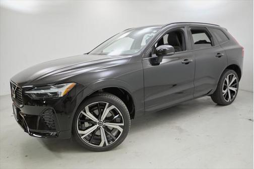 2022 Volvo XC60 B6 R-Design