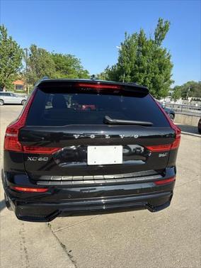 2022 Volvo XC60 B6 R-Design