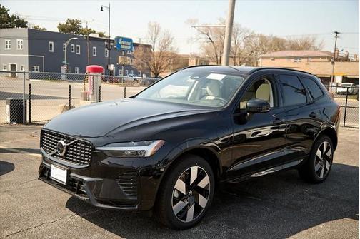 2025 Volvo XC60 Plug-In Hybrid T8 Plus