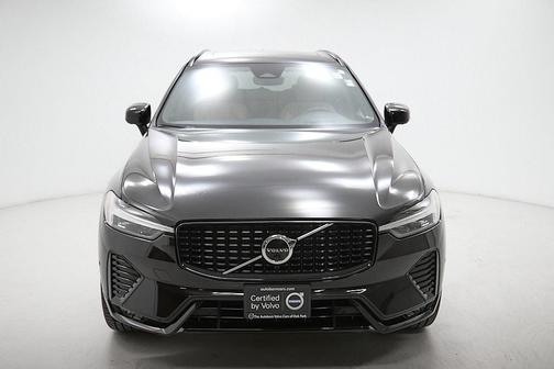 2023 Volvo XC60 B5 Ultimate Dark Theme
