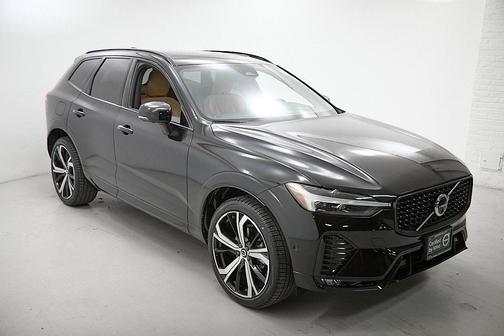 2023 Volvo XC60 B5 Ultimate Dark Theme