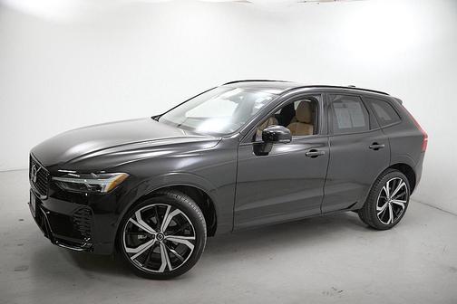 2023 Volvo XC60 B5 Ultimate Dark Theme