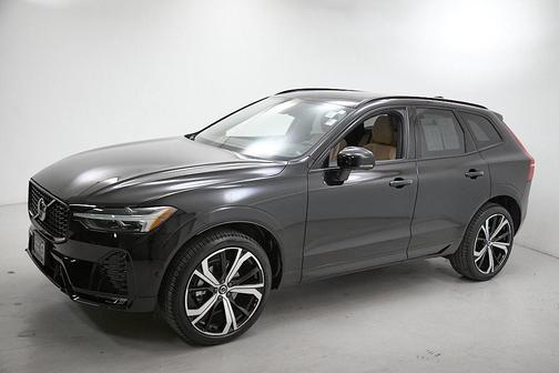 2023 Volvo XC60 B5 Ultimate Dark Theme