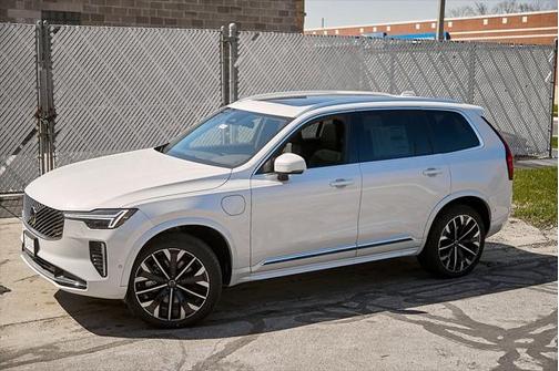 2025 Volvo XC90 Plug-In Hybrid T8 Plus 7-Seater