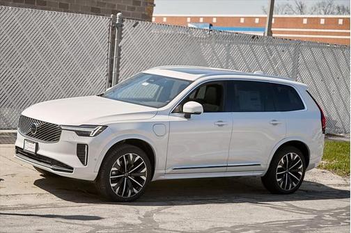 2025 Volvo XC90 Plug-In Hybrid T8 Plus 7-Seater