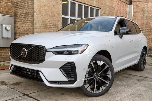 2026 Volvo XC60 Plug-In Hybrid T8 Plus