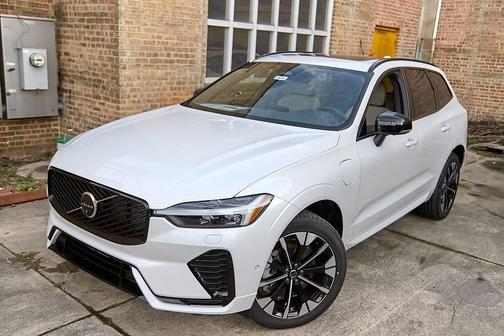2026 Volvo XC60 Plug-In Hybrid T8 Plus