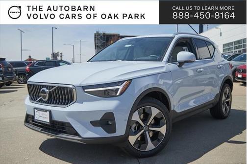 2025 Volvo XC40 B5 Plus Bright Theme
